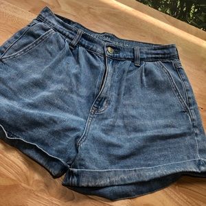 American Eagle Mom Jean Short